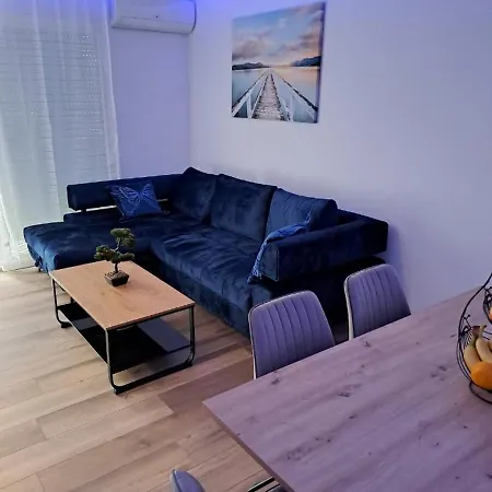 Sunny Moon Apartment Split